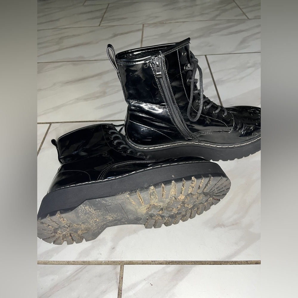 Steve Madden Bettyy1 Black Patent Women's Betty Combat Boot (USED) Size 10 - Picture 8 of 11